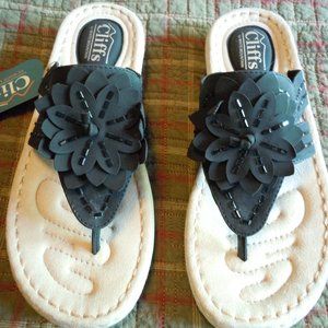 NIB! CLIFFS by White Mountain Woman's 8M Cupcake II Thong Sandals Black Nubuck